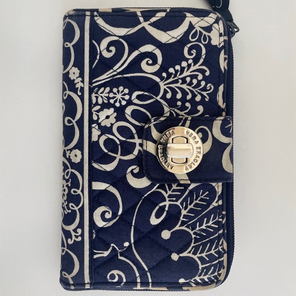 Vera Bradley clutch - Picture 1 of 4